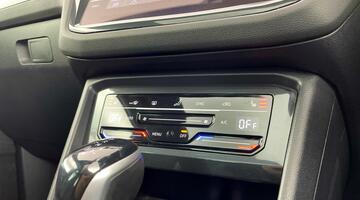 2022 Volkswagen 2.0 TDI R-Line DSG 4Motion Euro 6 5-door (Silver) - Image: 17