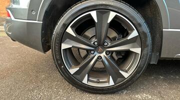 2022 CUPRA 2.0 TSI VZ1 DSG 4-doorive Euro 6 5dr (Grey) - Image: 9