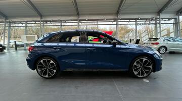 2026 Audi 2.0 TFSI Black Edition Sportback S Tronic quattro Euro 6 5-door (Blue) - Image: 4