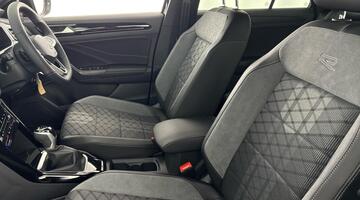 2025 Volkswagen TSI R-Line DSG Euro 6 5-door (Black) - Image: 32