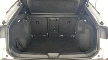 2022 Volkswagen Pure 52kWh Life Auto 5-door (White) - Image: 28