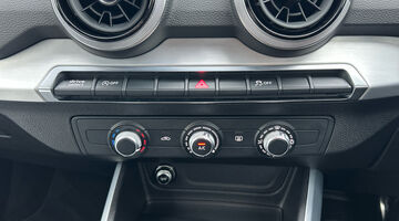 2025 Audi TFSI CoD 35 S line S Tronic Euro 6 5-door (Black) - Image: 35