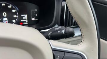 2017 Volvo 2.0 D4 Momentum Auto Euro 6 5-door (Black) - Image: 37