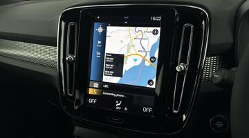 2022 Volvo T3 R-Design Auto Euro 6 5-door (Black) - Image: 23