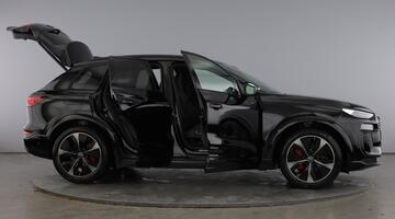 2025 Audi SQ6 SUV Edition 1 e-tron 360,00 kW (Black) - Image: 10