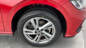 2022 Volkswagen 1.0 TSI R-Line DSG Euro 6 5-door (Red) - Image: 5