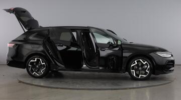2025 Volkswagen 2.0 TSI R-Line DSG Euro 6 5-door (Black) - Image: 10