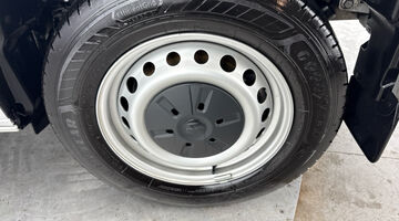 2025 Volkswagen 2.0 TDI T30 Commerce Plus FWD SWB Euro 6 5-door (Grey) - Image: 28