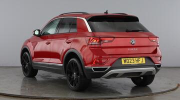 2023 Volkswagen TSI Style DSG Euro 6 5-door (Red) - Image: 3