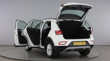 2022 Volkswagen TSI Life DSG Euro 6 5-door (White) - Image: 11