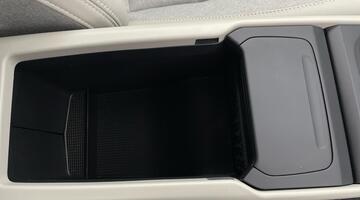 2020 Volvo 2.0 T4 Momentum Pro Auto Euro 6 5-door (Black) - Image: 16