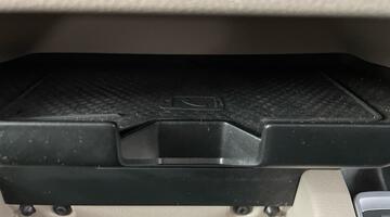 2025 Volkswagen 2.0 TDI Style Long MPV DSG Euro 6 5-door (Grey) - Image: 16