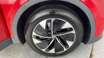 2024 Volkswagen Pro 77kWh Match Auto 5-door (Red) - Image: 5