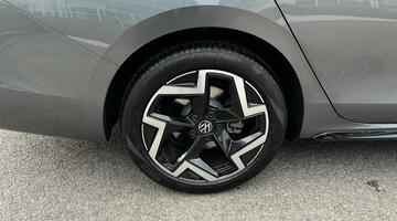 2025 Volkswagen ETSI MHEV R-Line DSG Euro 6 5-door (Grey) - Image: 32