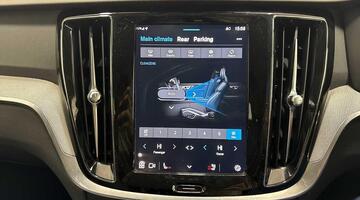 2025 Volvo 2.0 B4 MHEV Plus DCT Auto Euro 6 5-door (Black) - Image: 38