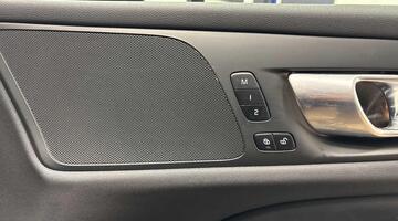 2025 Volvo 2.0 B4 MHEV Plus DCT Auto Euro 6 5-door (Black) - Image: 26