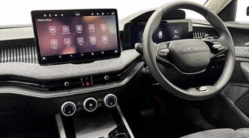 2025 Škoda 2.0 TDI SE Technology DSG Euro 6 5-door (Silver) - Image: 2