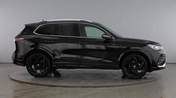 2025 Volkswagen ETSI MHEV R-Line DSG Euro 6 5-door (Black) - Image: 4