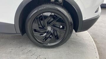 2022 Volkswagen Pure 52kWh Life Auto 5-door (White) - Image: 31