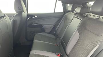 2025 Volkswagen Pro 77kWh Match Auto 5-door (Black) - Image: 30