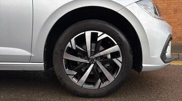 2025 Volkswagen 1.0 TSI Match Euro 6 5-door (Silver) - Image: 5