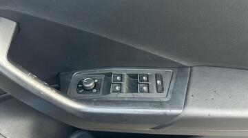 2019 Volkswagen TDI R-Line Euro 6 5-door (Blue) - Image: 25