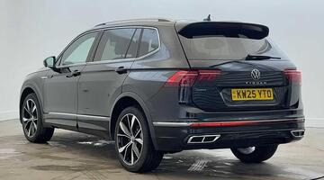 2025 Volkswagen TSI R-Line DSG Euro 6 5-door (Black) - Image: 3