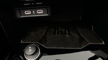 2025 Volkswagen TSI R-Line DSG 2WD Euro 6 2-door (Black) - Image: 13