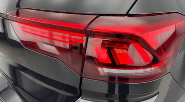 2025 Volkswagen TSI R-Line DSG Euro 6 5-door (Black) - Image: 26