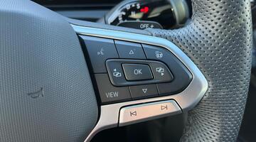 2025 Volkswagen ETSI MHEV R-Line DSG Euro 6 5-door (Grey) - Image: 25