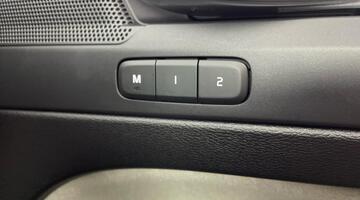 2020 Volvo 2.0 T4 Momentum Pro Auto Euro 6 5-door (Black) - Image: 23