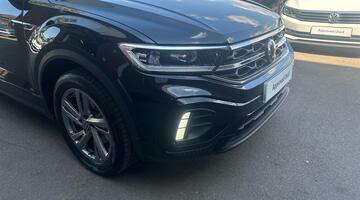 2025 Volkswagen TSI R-Line DSG 2WD Euro 6 2-door (Black) - Image: 28