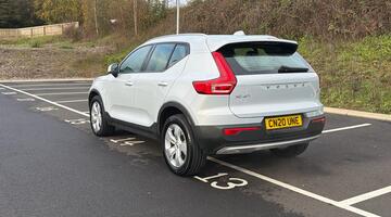 2020 Volvo 2.0 T4 Momentum Pro Auto Euro 6 5-door (Silver) - Image: 3