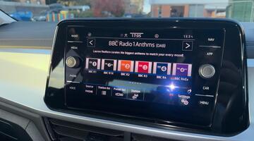 2023 Volkswagen 1.0 TSI Life Euro 6 5-door (Grey) - Image: 28