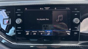 2025 Volkswagen 1.0 EVO Life Euro 6 5-door (Black) - Image: 36