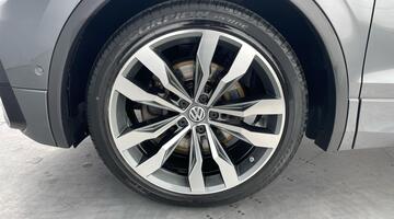 2017 Volkswagen 2.0 TSI R-Line DSG 4Motion Euro 6 5-door (Grey) - Image: 45