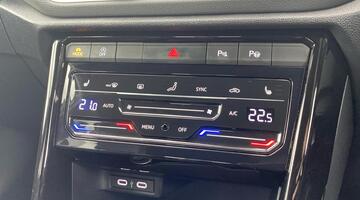 2025 Volkswagen TSI R-Line Euro 6 5-door (Silver) - Image: 7