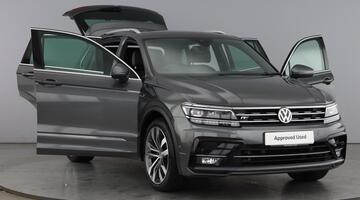 2017 Volkswagen 2.0 TSI R-Line DSG 4Motion Euro 6 5-door (Grey) - Image: 9