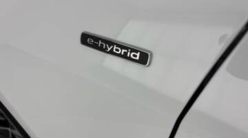 2025 Audi 2.0 e-hybrid5.9kWh Technik Saloon S Tronic quattro Euro 6 5-door (White) - Image: 36