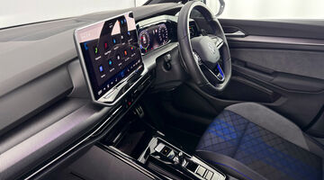 2025 Volkswagen 2.0 TSI R DSG 4Motion Euro 6 5-door (Black) - Image: 2