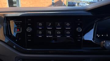 2023 Volkswagen 1.0 TSI Life Euro 6 5-door (Red) - Image: 7