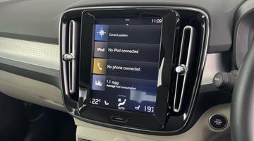 2020 Volvo 2.0 T4 Momentum Pro Auto Euro 6 5-door (Black) - Image: 7