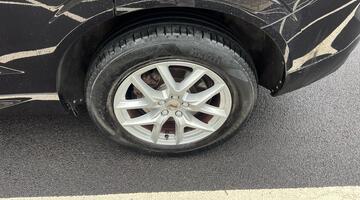 2017 Volvo 2.0 D4 Momentum Auto Euro 6 5-door (Black) - Image: 15