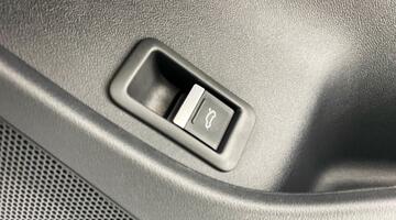 2025 Audi 45 S line Auto 5-door 82kWh (White) - Image: 20