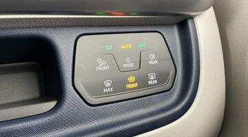 2024 Volkswagen Pro 77kWh Style Auto 5-door (Blue) - Image: 24