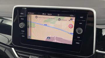 2025 Volkswagen TSI R-Line DSG Euro 6 5-door (Black) - Image: 7