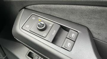 2025 Volkswagen Pro 77kWh Match Plus Fastback Auto 5-door (Grey) - Image: 24