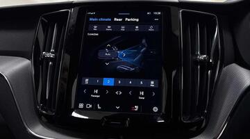 2025 Volvo 2.0 B5 MHEV Plus Auto Euro 6 5-door (White) - Image: 38