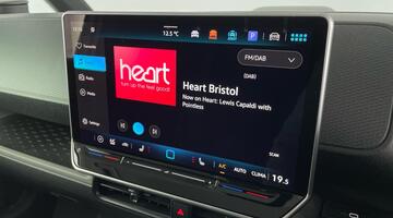 2025 Volkswagen Pro 79kWh Commerce Auto 5-door (Silver) - Image: 13