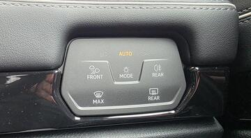 2025 Volkswagen Pro 77kWh Match Plus Fastback Auto 5-door (Multicolour) - Image: 28